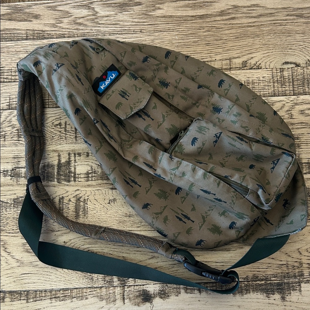 KAVU Brown and Green Patterned Messenger Bag like new forest bear mountain large